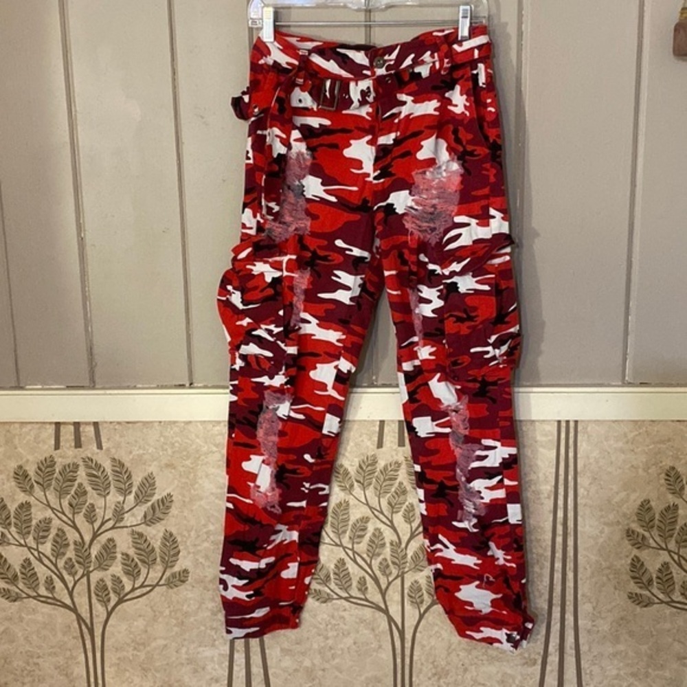 REDFOX M seriously distressed cargo joggers in camo reds